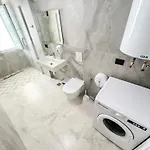 Pizza House Qerret 1 Min To Апартаменты Голем
