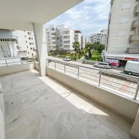 Shqiponja * Golem (Tirana)