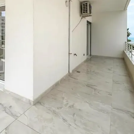 Shqiponja Lägenhet *