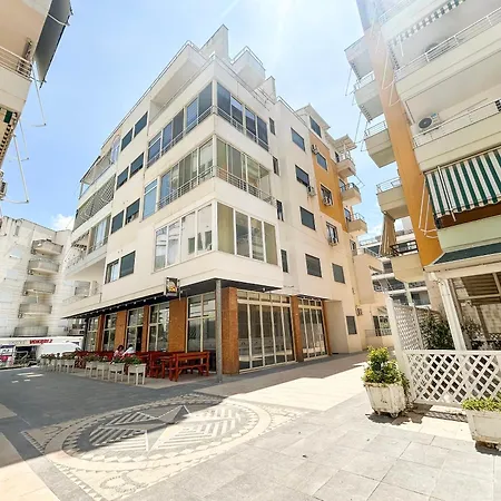 Апартаменты Pizza House Qerret 1 Min To *