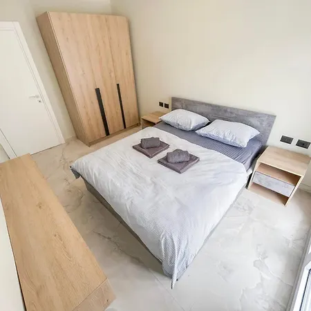 Shqiponja * Golem (Tirana)