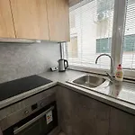 Apartment Pizza House Qerret 1 Min To Golem (Tirana)