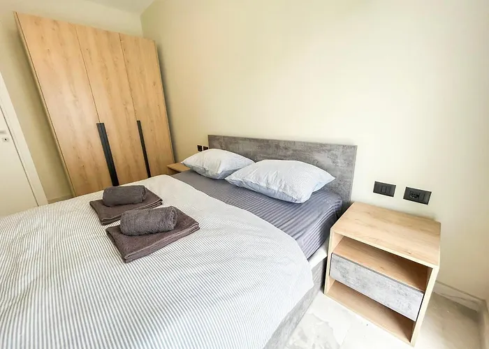 Shqiponja * Golem (Tirana)